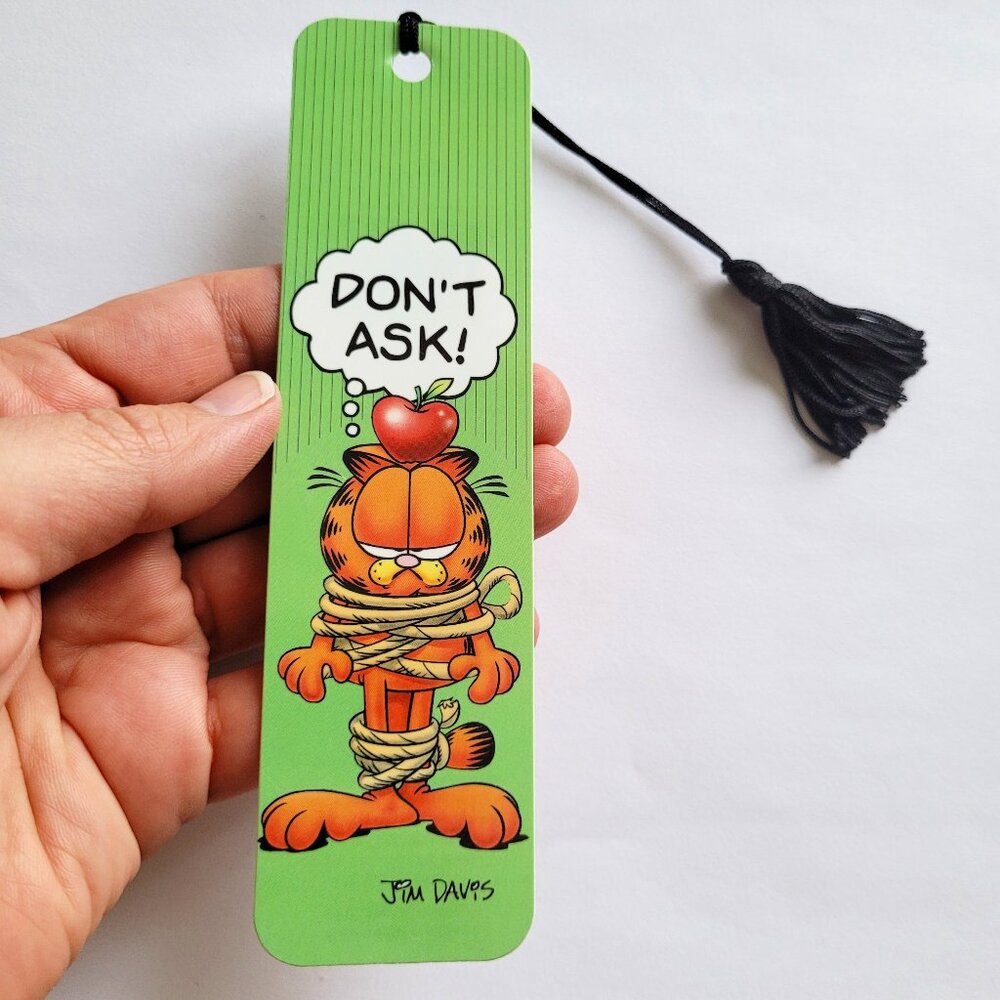 Vintage 1978 Garfield Bookmark Don't Ask Tassel Comic Cat apple KB 10324 70s 80s